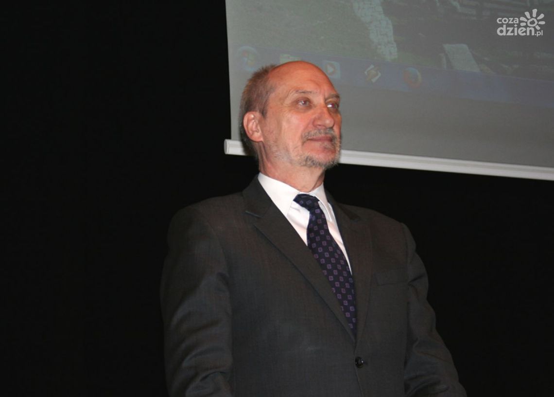 Kto katem, kto ofiarą wg Macierewicza Kto katem, kto ofiarą wg Macierewicza