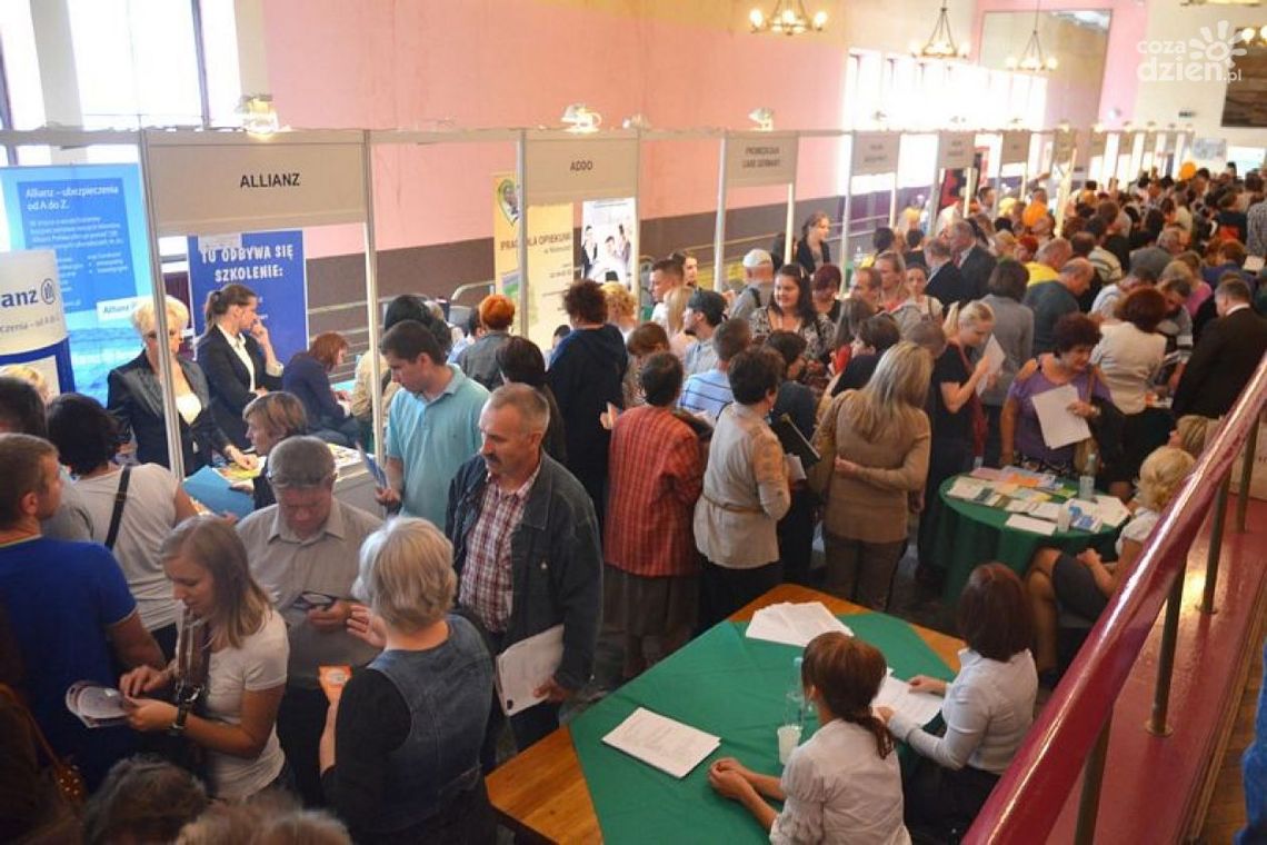 Kto pracę daje i ile trzeba jej szukać?