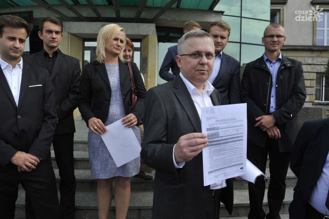 Kukiz'15 kończy kampanię Kukiz'15 kończy kampanię