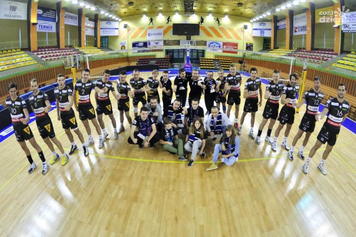 Kup bilet na Czarnych wcześniej