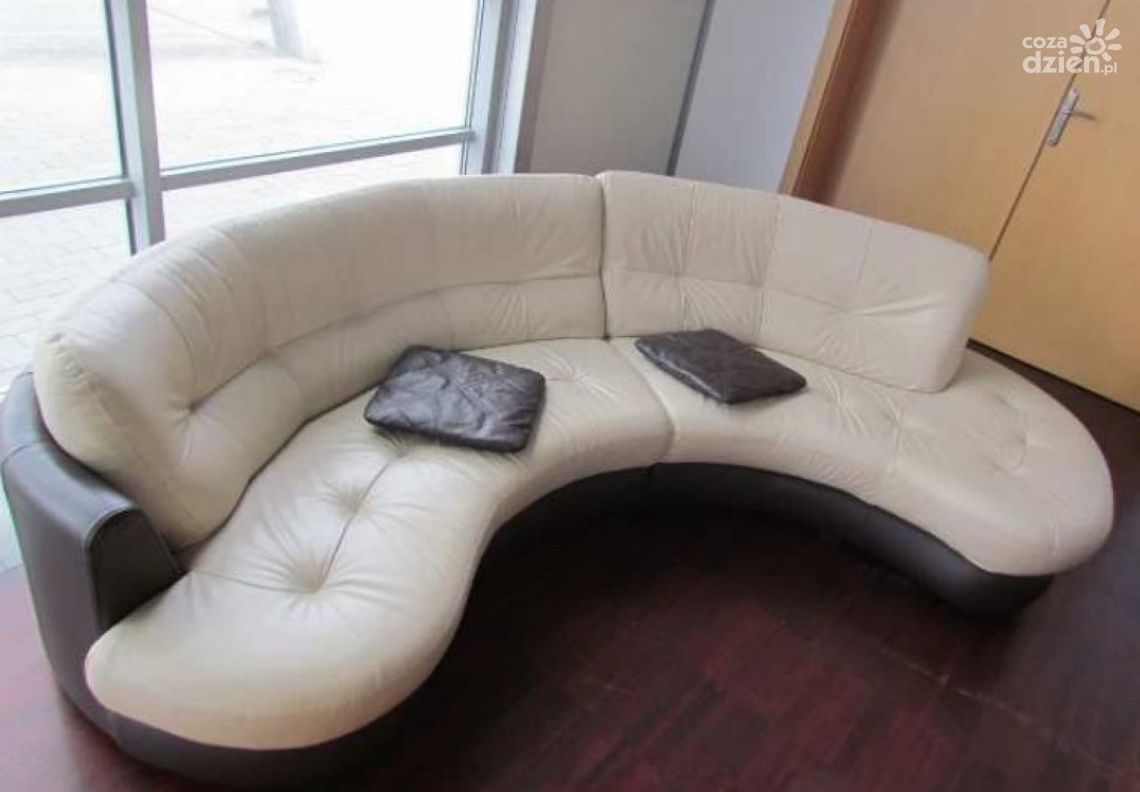 Kup kanapę i stół z radomskiego lotniska