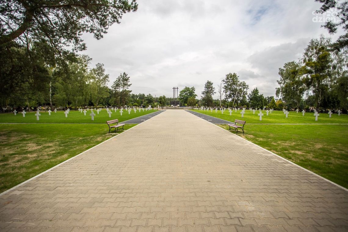 Kwatera wojenna na Firleju po remoncie Kwatera wojenna na Firleju po remoncie