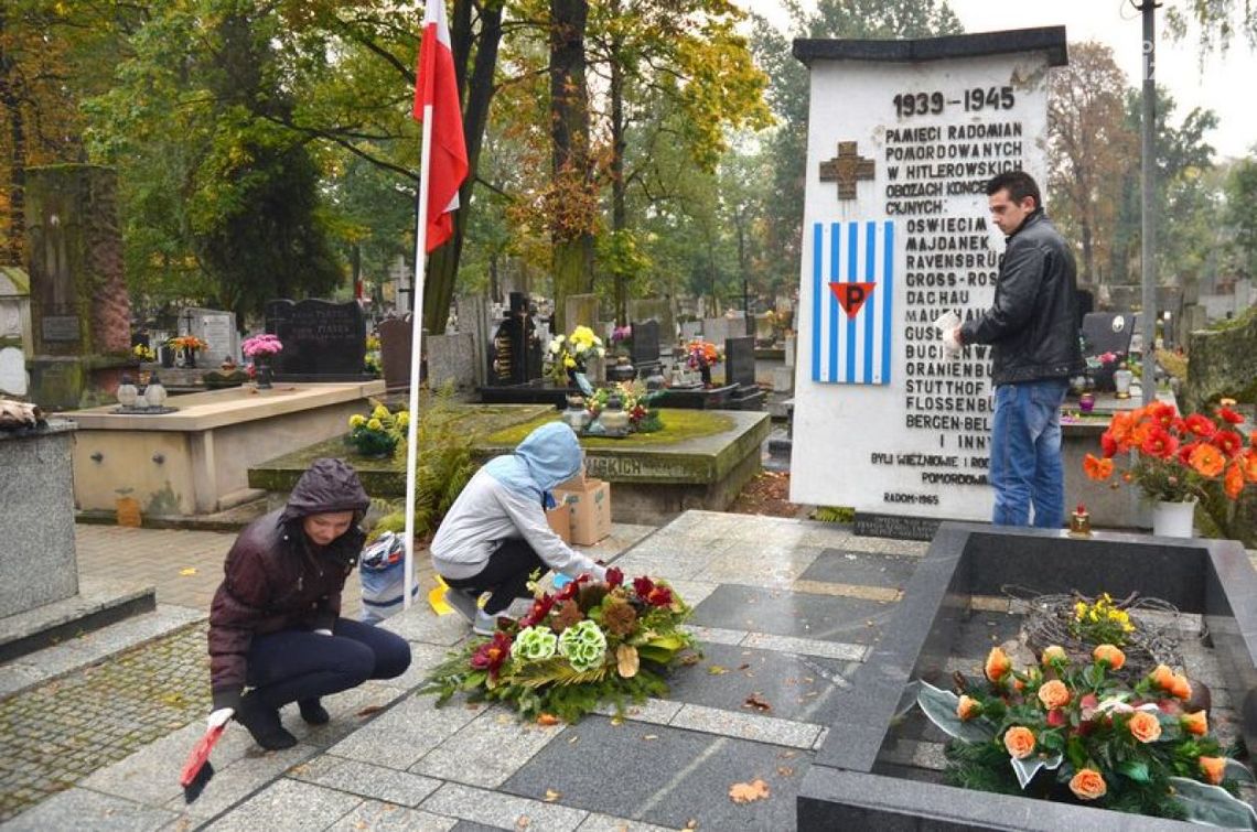Kwestują, sprzątają cmentarze - pamiętają!