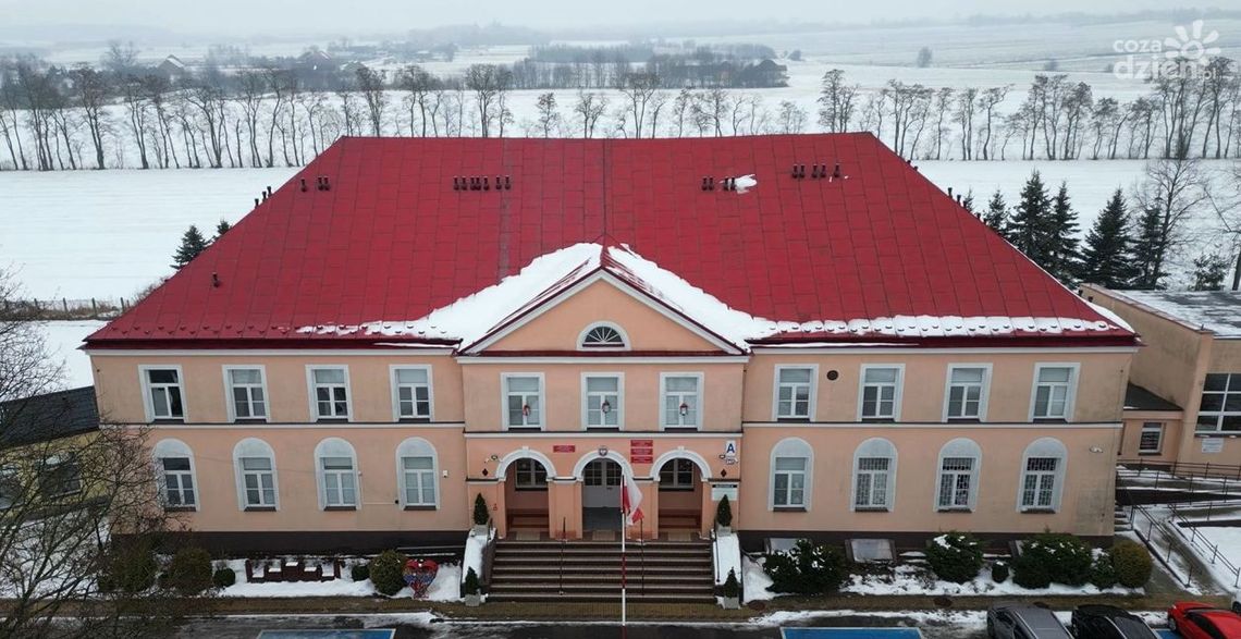 Łącznik, amfiteatr i miniobserwatorium - szkoła w Chwałowicach rozwija się Łącznik, amfiteatr i miniobserwatorium - szkoła w Chwałowicach rozwija się