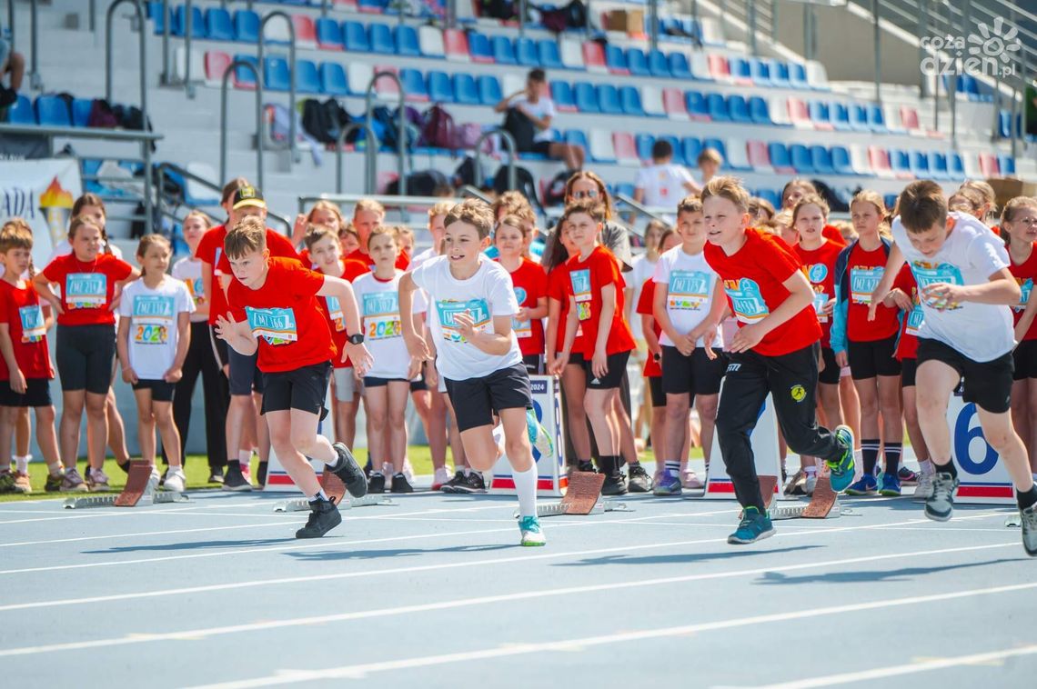 Lekkoatletyczne Nadzieje Olimpijskie w Radomiu. Setki dzieci na stadionie MOSiR Lekkoatletyczne Nadzieje Olimpijskie w Radomiu. Setki dzieci na stadionie MOSiR