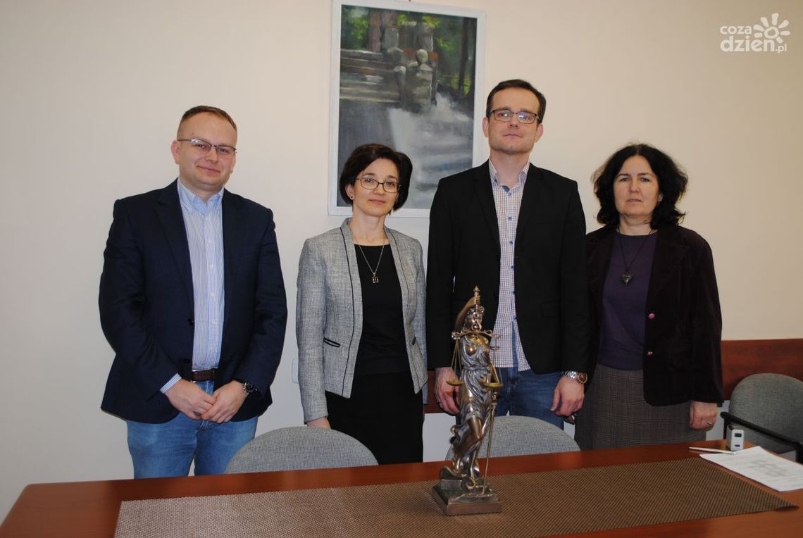 Licealiści XII LO z uniwersyteckim patronatem Licealiści XII LO z uniwersyteckim patronatem