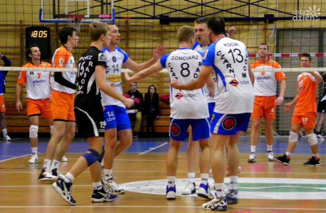 Lider okazał się za mocny. Czarni przegrali do zera