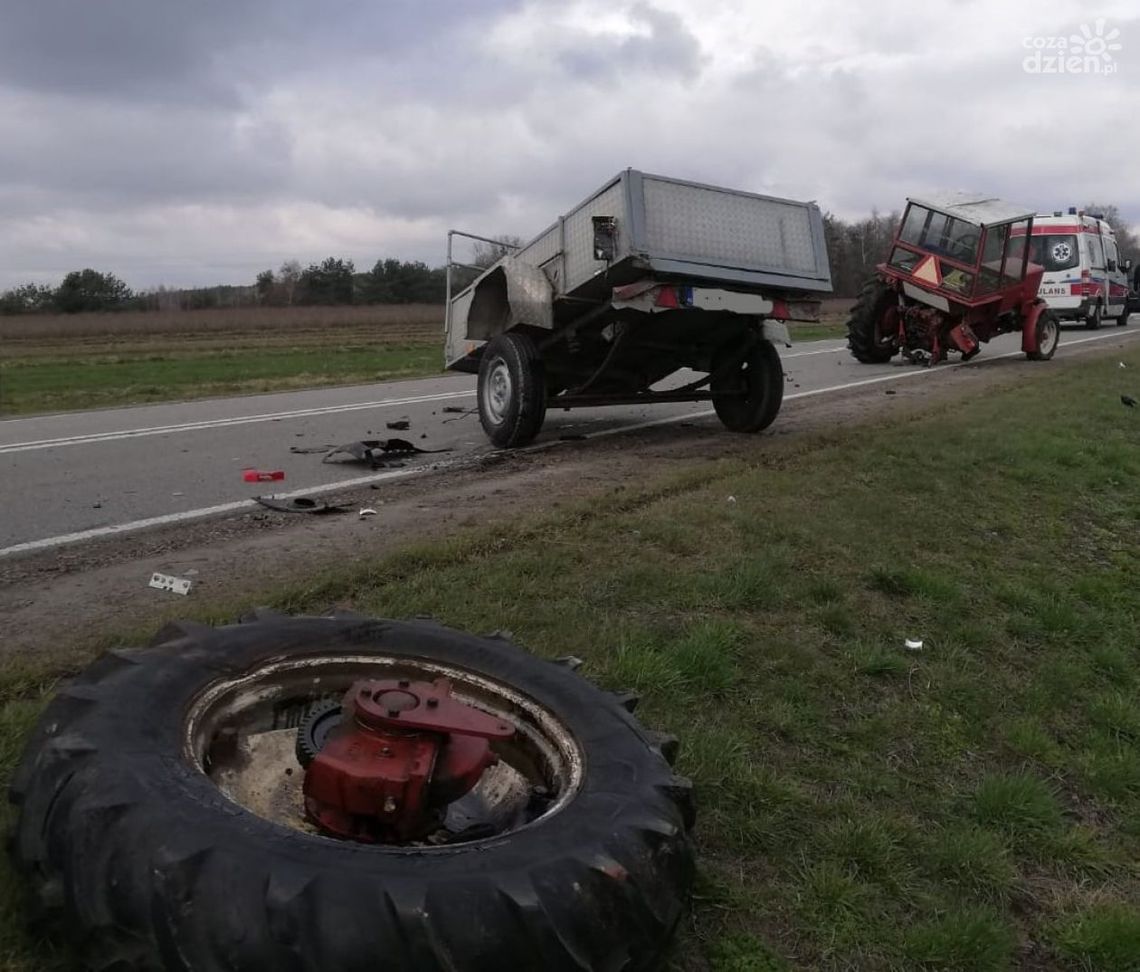 Lipsko. Zderzenie ciągnika z osobówką