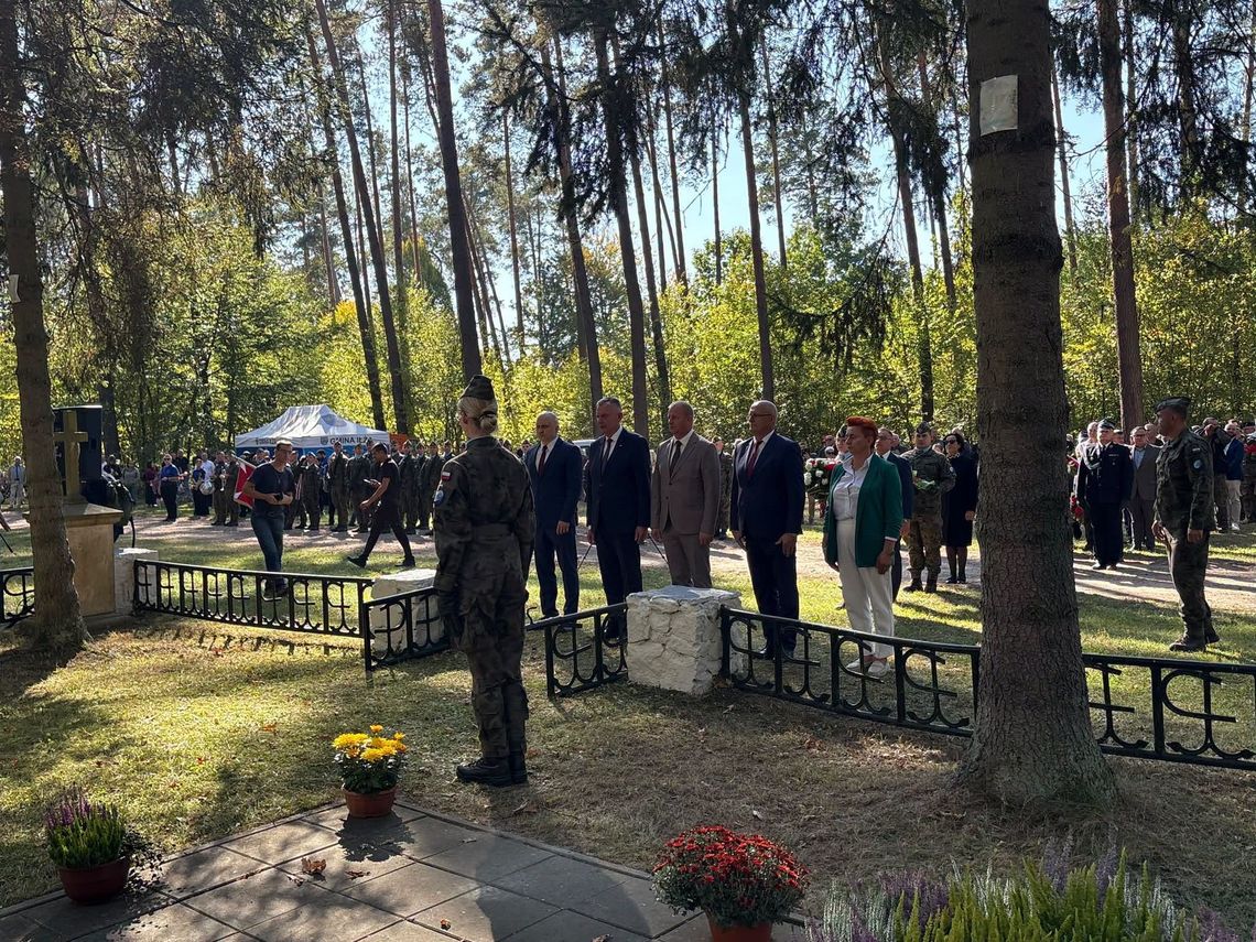 Lokalna społeczność pamiętała o swoich bohaterach Lokalna społeczność pamiętała o swoich bohaterach