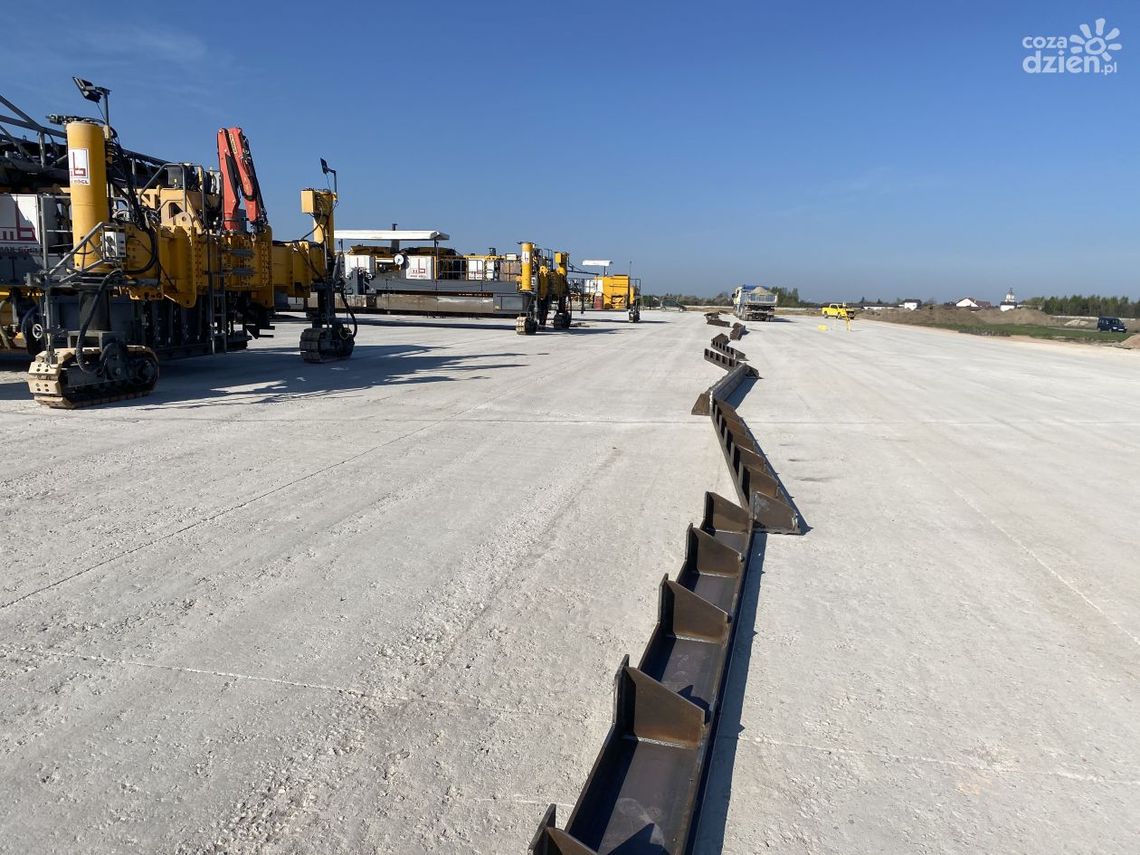 Lotnisko: Ostatni etap budowy pasa