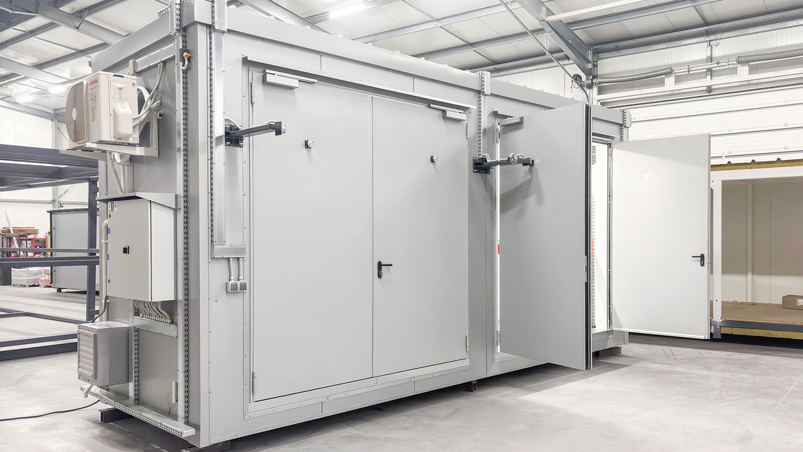 Magazynowanie chemikaliów krok po kroku – jak działają kontenery chemiczne