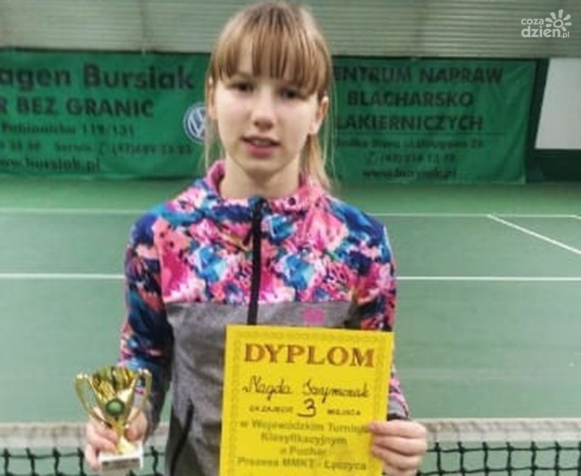 Magda Szymczak z Mastersa Radom z medalami tenisowego turnieju w Pabianicach Magda Szymczak z Mastersa Radom z medalami tenisowego turnieju w Pabianicach