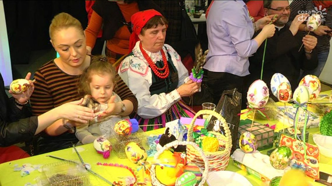 Malowali Pisanki. Pomogą dzieciom