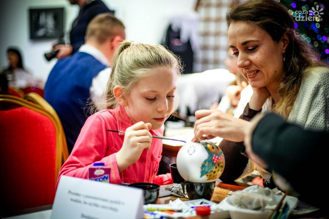 Malowanie bombek na licytację
