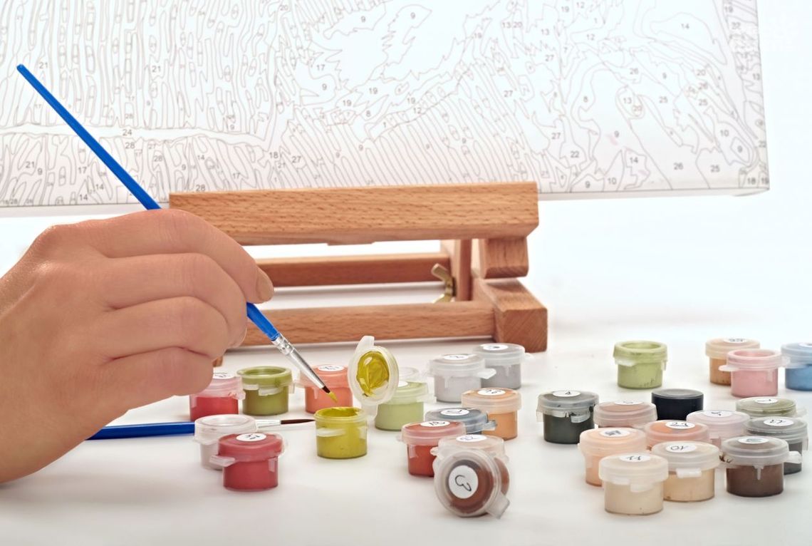 Malowanie po numerach – kreatywna zabawa dla całej rodziny