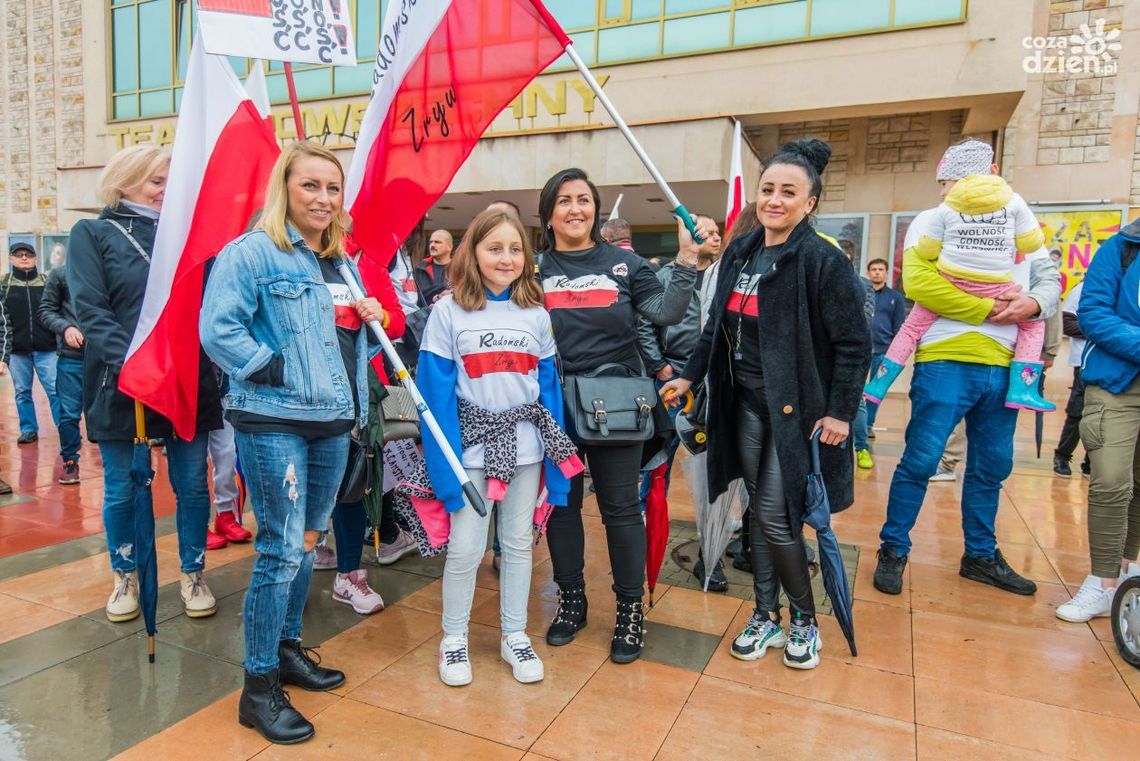 Manifestowali przeciw obostrzeniom