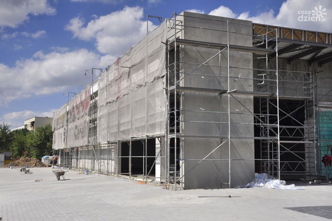 Market HopStop na Gołębiowie II prawie gotowy Market HopStop na Gołębiowie II prawie gotowy