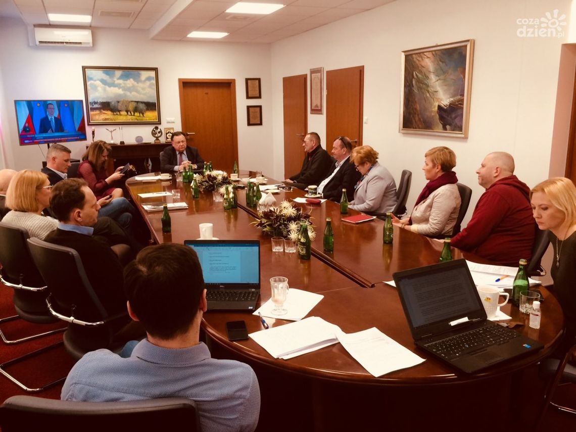 Marszałek uruchamia dodatkowe środki z UE i rezerwy kryzysowej Marszałek uruchamia dodatkowe środki z UE i rezerwy kryzysowej