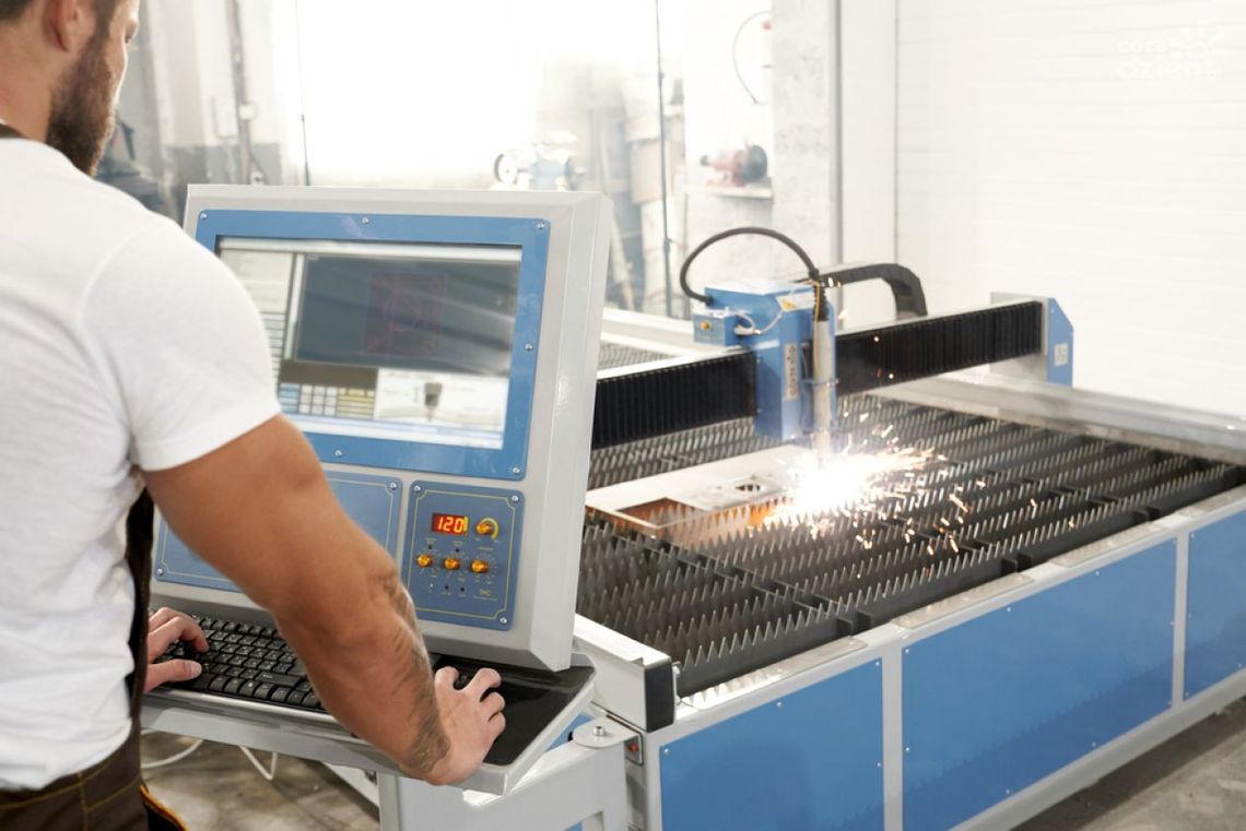 Maszyny CNC – niezawodność od dystrybutora obrabiarek CNC Maszyny CNC – niezawodność od dystrybutora obrabiarek CNC