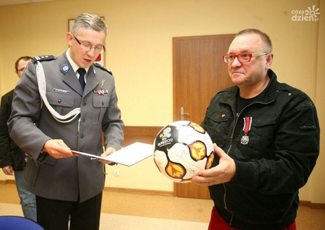 Mazowiecka policja przekazała gadżety dla WOŚP - zobacz licytacje