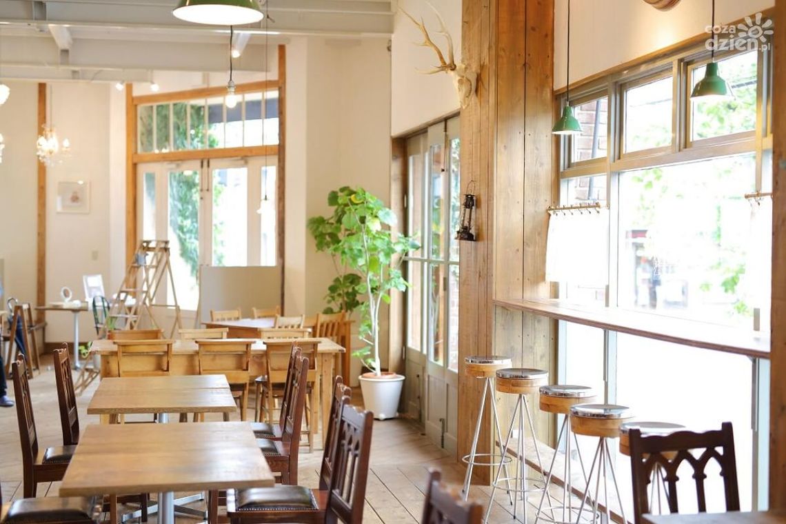 Meble do kawiarni – jak wybrać idealne wyposażenie, które przyciągnie klientów Meble do kawiarni – jak wybrać idealne wyposażenie, które przyciągnie klientów