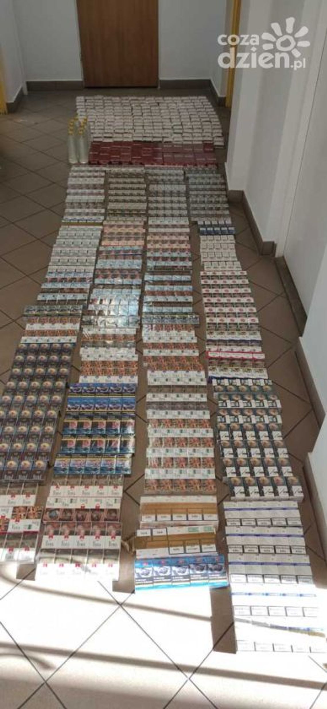 Mężczyzna zatrzymany za nielegalne papierosy i spirytus