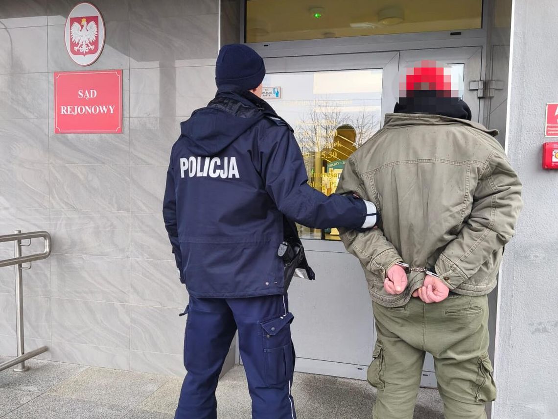 Mężczyzna znęcał się nad rodzicami. Grozi mu 5 lat więzienia