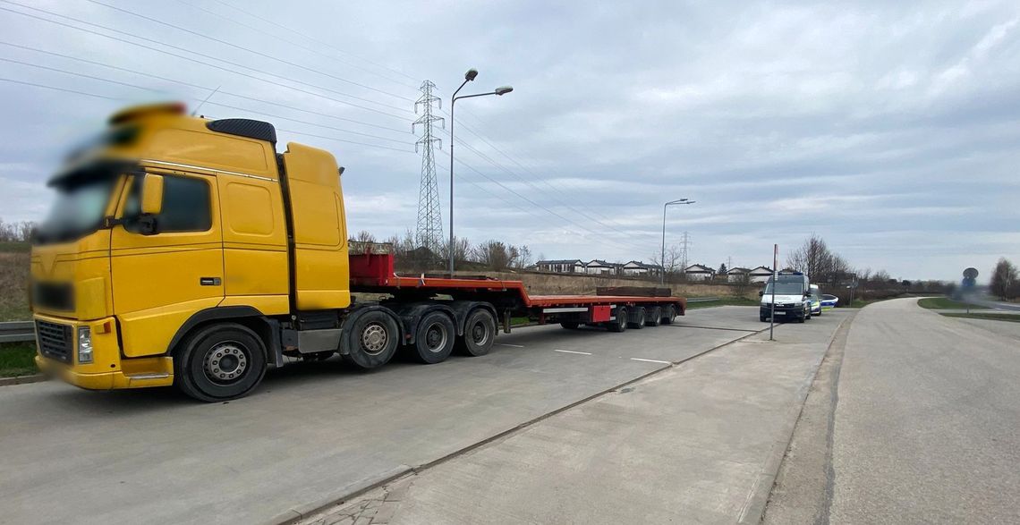 Miał zakaz prowadzenia pojazdów i zatrzymane uprawnienia. Wpadł na "dwunastce"