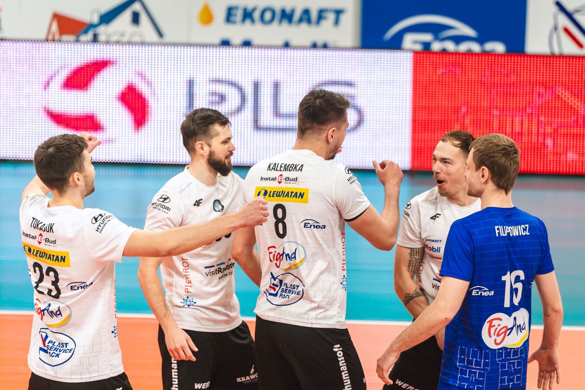 Radni wyrazili zgodę na przejęcie przez miasto 75% akcji Czarnych Radom! Teraz czas na audyt Radni wyrazili zgodę na przejęcie przez miasto 75% akcji Czarnych Radom! Teraz czas na audyt