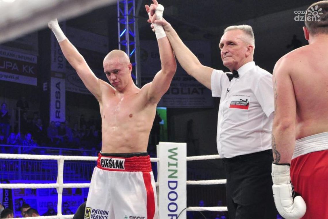 Michał Cieślak będzie walczył o pas mistrzowski z Mairisem Briedisem