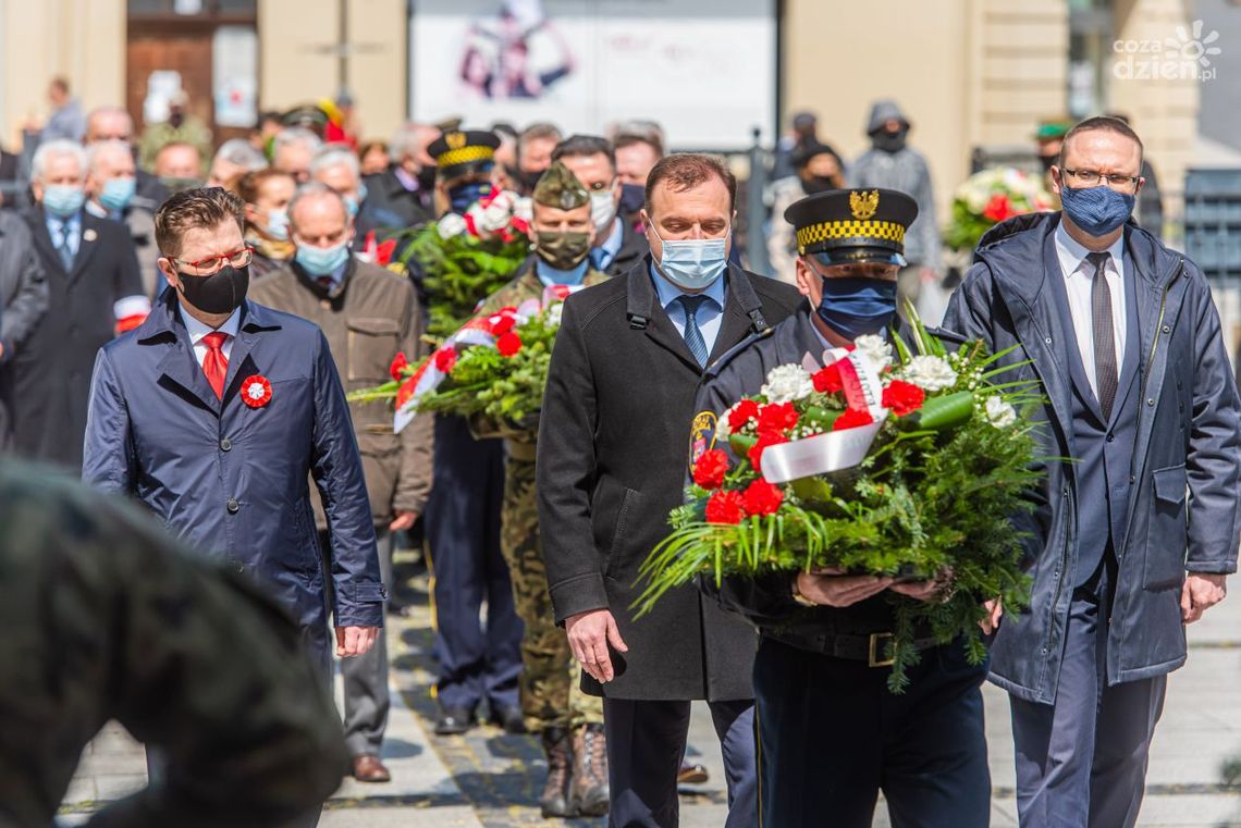 Miejskie obchody Święta Konstytucji 3 Maja. Politycy złożyli kwiaty