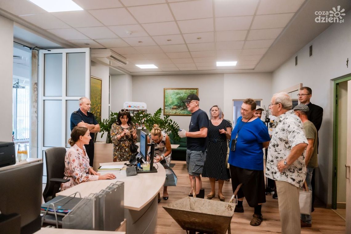 Mieszkańcy do prezydenta: ta taczka jest dla pana Mieszkańcy do prezydenta: ta taczka jest dla pana