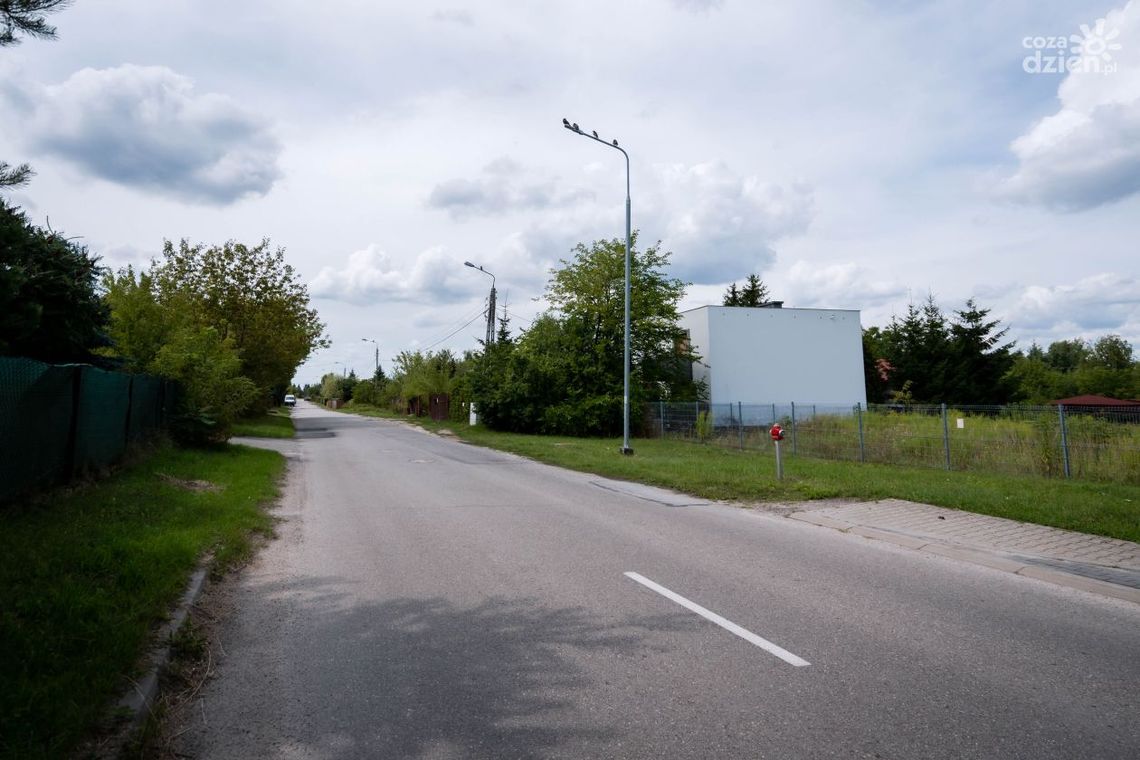 Mieszkańcy ul. Hodowlanej apelują o budowę chodnika Mieszkańcy ul. Hodowlanej apelują o budowę chodnika