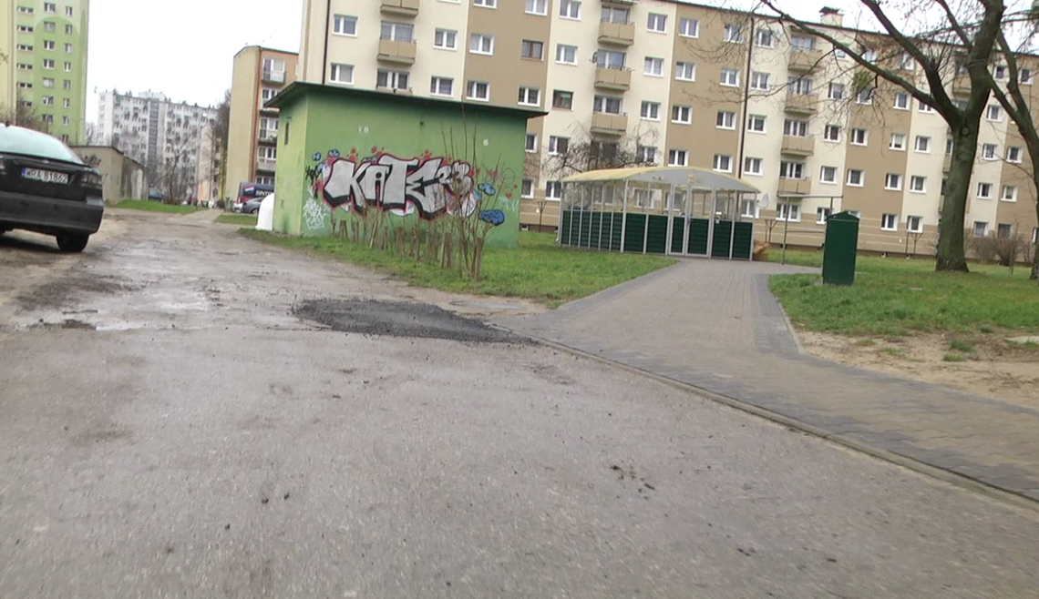 Mieszkańcy z XV-lecia proszą MZDiK o remont chodnika Mieszkańcy z XV-lecia proszą MZDiK o remont chodnika