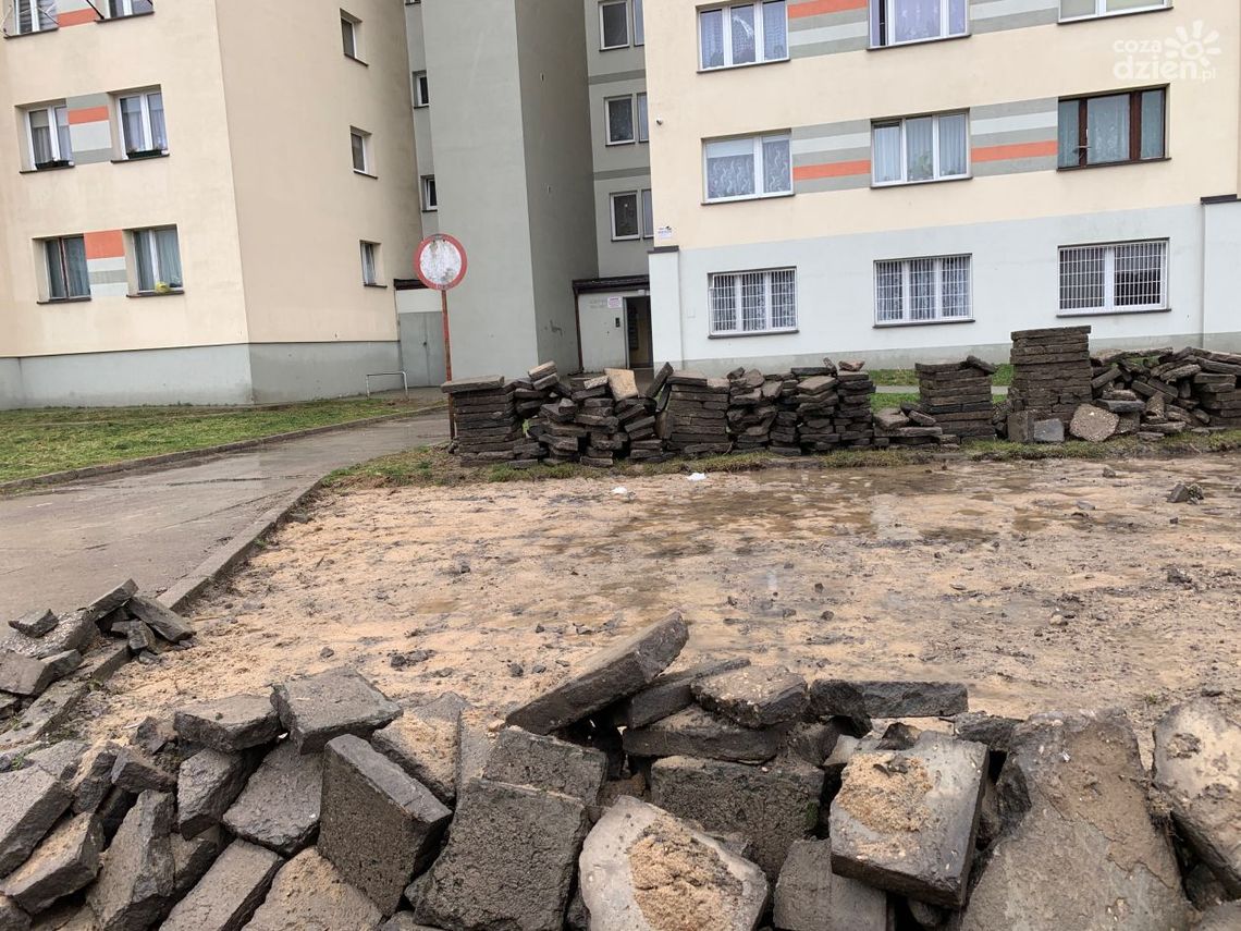 Mieszkaniec bloku przy Mieszka I 15 prosi o pomoc Mieszkaniec bloku przy Mieszka I 15 prosi o pomoc