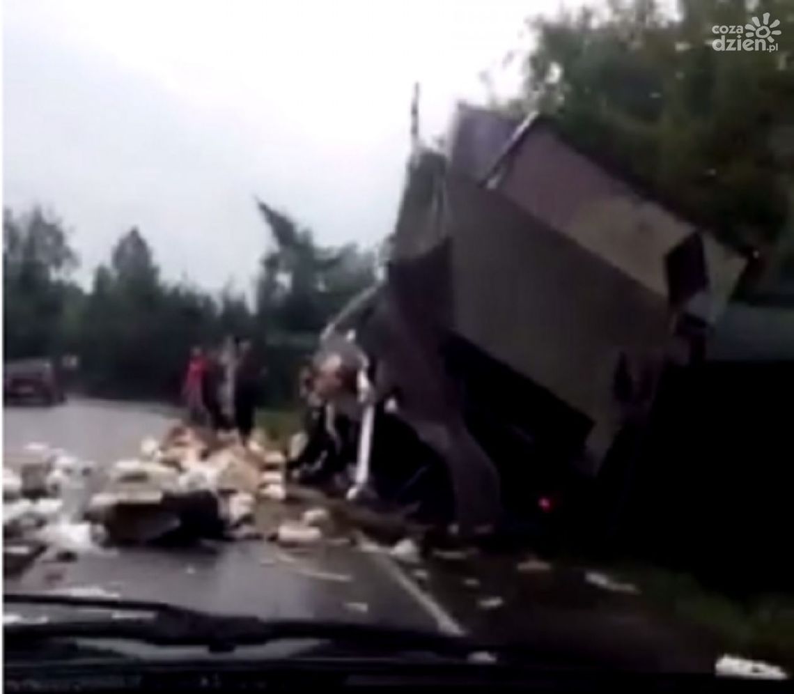MILEJOWICE. Zderzenie TIR-ów. Objazdy - Aktualizacja MILEJOWICE. Zderzenie TIR-ów. Objazdy - Aktualizacja