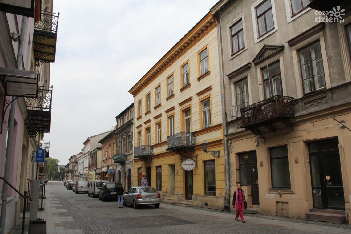 MILIONY NA REMONTY KAMIENIC