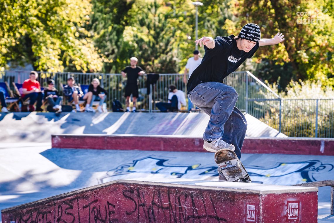Miłośnicy jazdy na deskorolce ponownie spotkali się w skateparku Obozisko Miłośnicy jazdy na deskorolce ponownie spotkali się w skateparku Obozisko