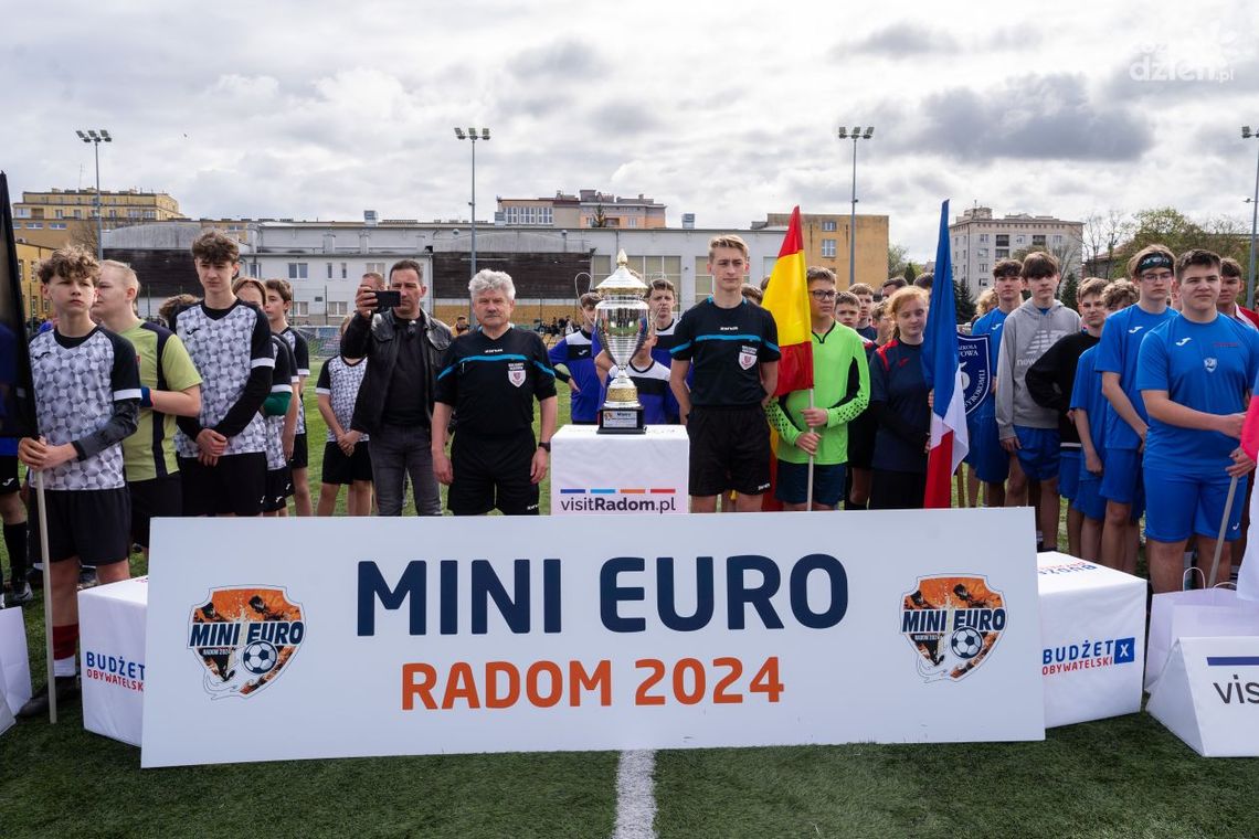Mini Euro 2024 rozpoczęte. Rywalizuje 14 drużyn ze szkół podstawowych Mini Euro 2024 rozpoczęte. Rywalizuje 14 drużyn ze szkół podstawowych