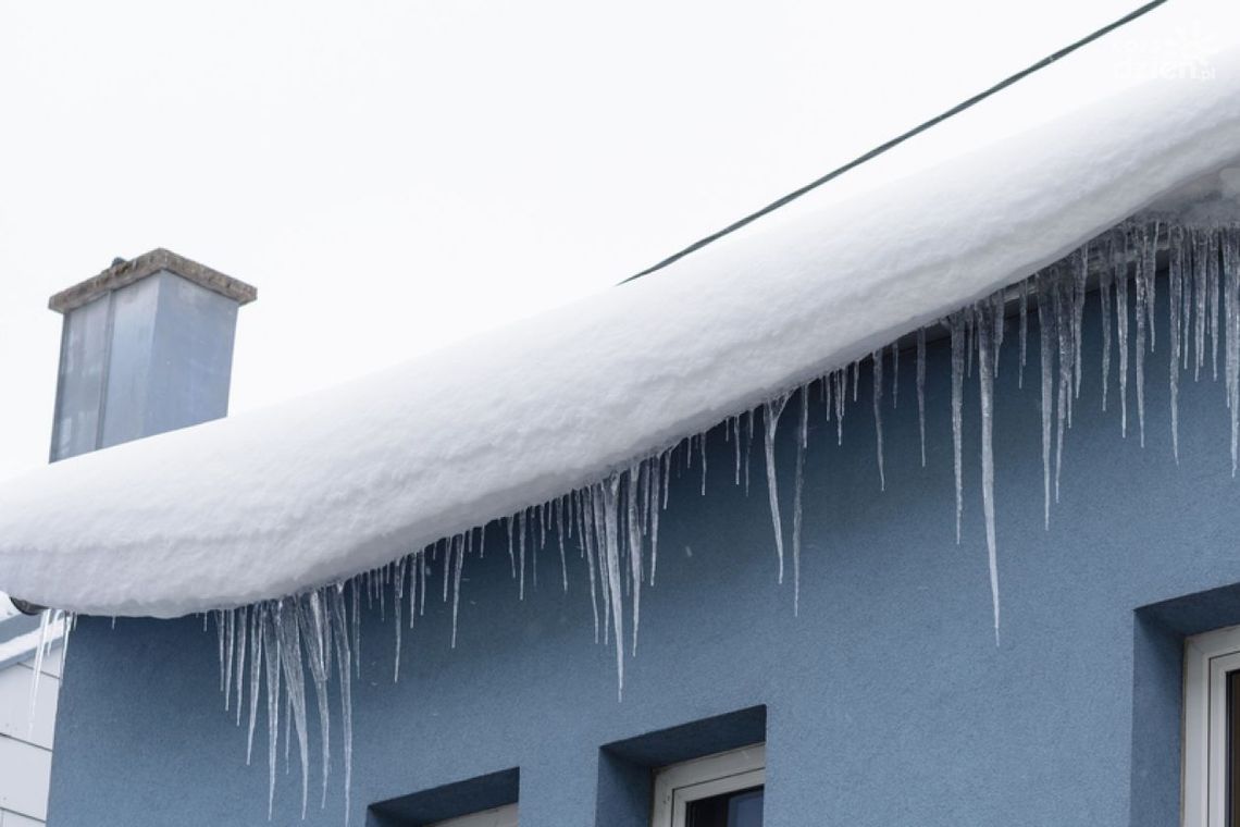 Minister przypomina: Odśnieżajmy dachy