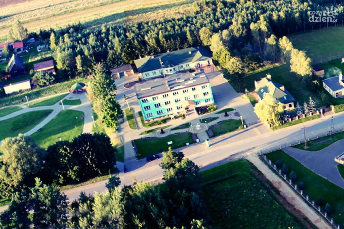 Mirów. Zgłoś się po pomoc, odbierz paczkę żywnościową