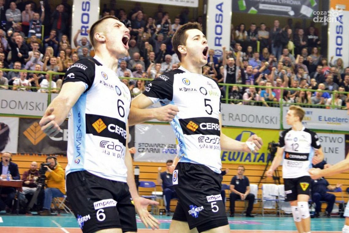 Mistrzowie na kolanach! Mistrzowie na kolanach!