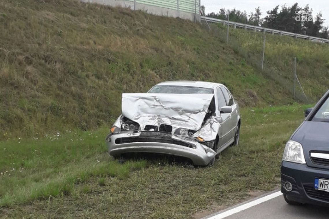 Mleczków. Zderzenie dwóch samochodów Mleczków. Zderzenie dwóch samochodów