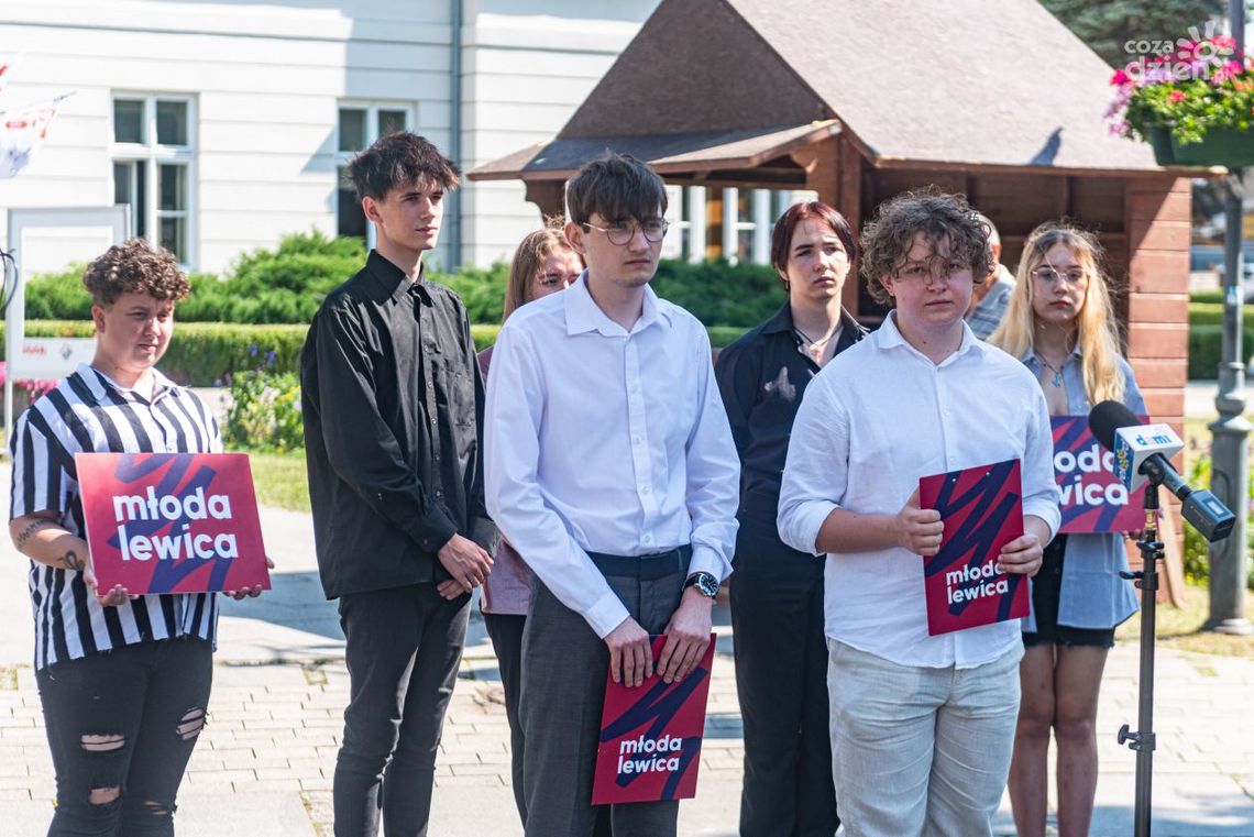 Młoda Lewica apeluje o wprowadzenie bezpłatnych przejazdów PKS i PKP