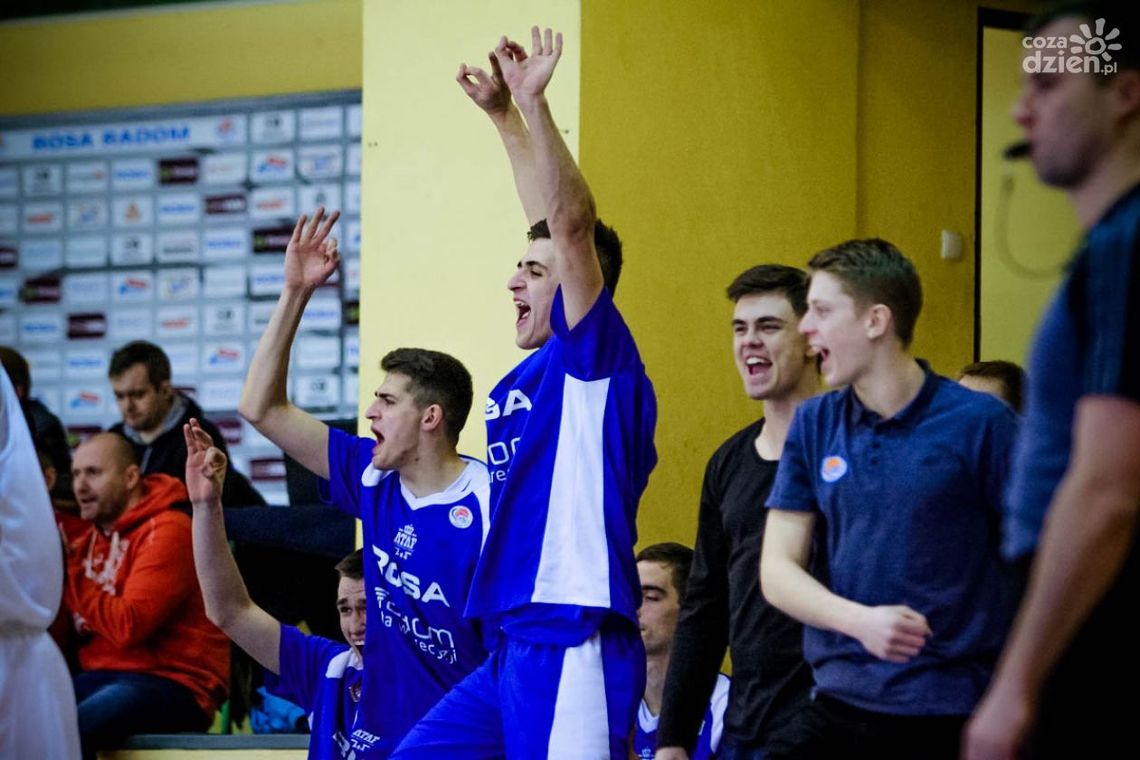 Młodzi koszykarze z pierwszym zwycięstwem Młodzi koszykarze z pierwszym zwycięstwem