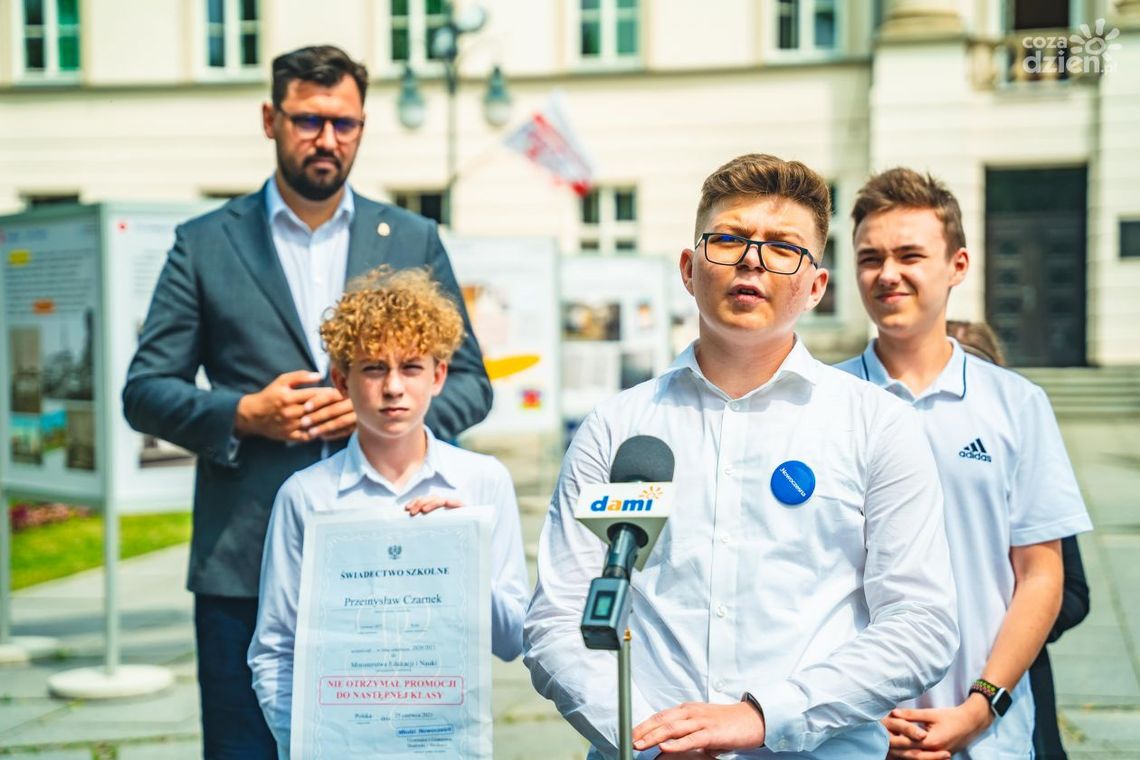 Młodzi Nowocześni wystawili świadectwo ministrowi Czarnkowi. Mają szereg zarzutów