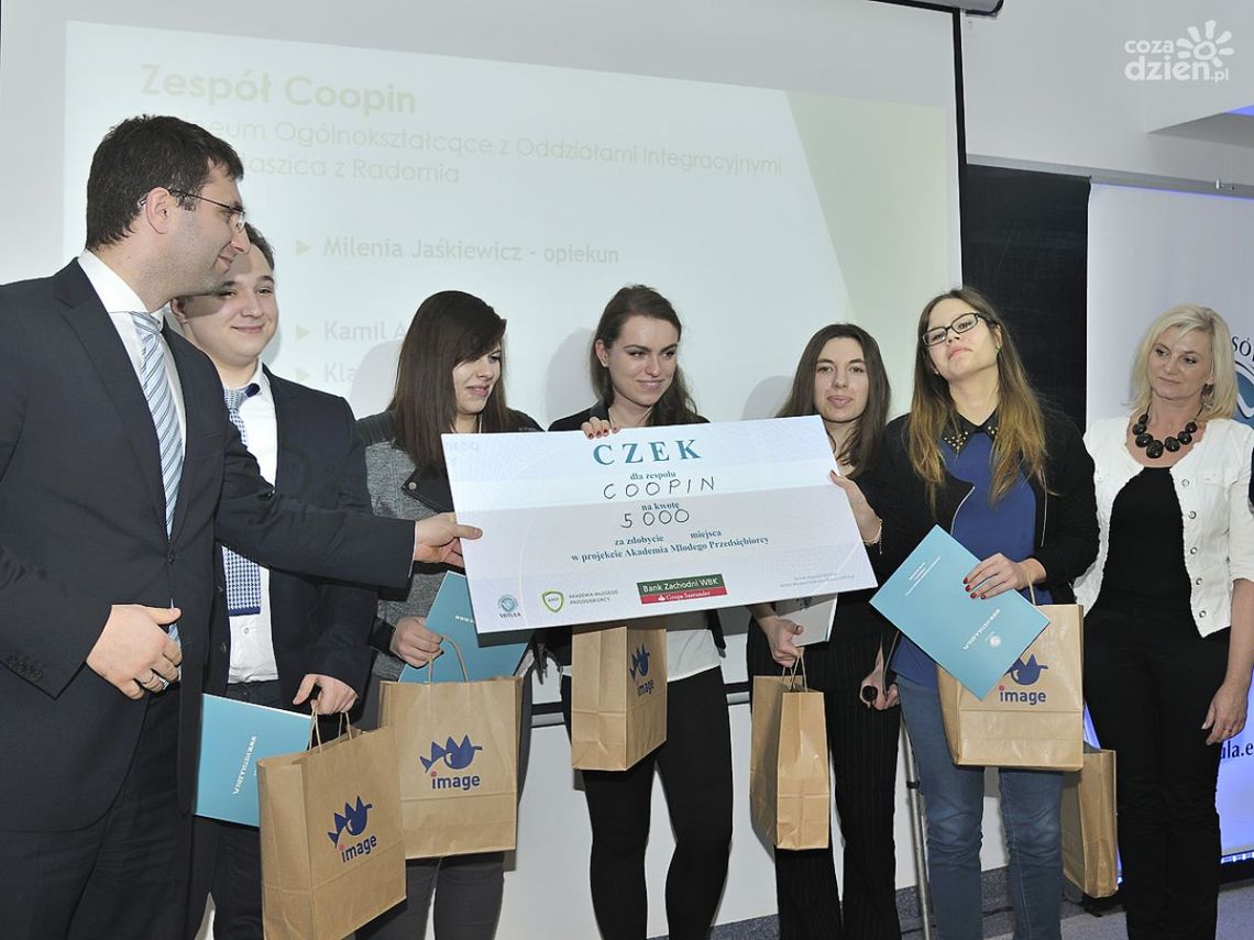 Młodzi przedsiębiorczy z nagrodami