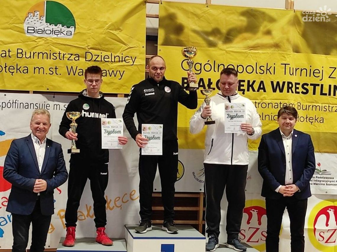 Młodzi zapaśnicy Olimpijczyka Radom z 17 medalami na Białołęce