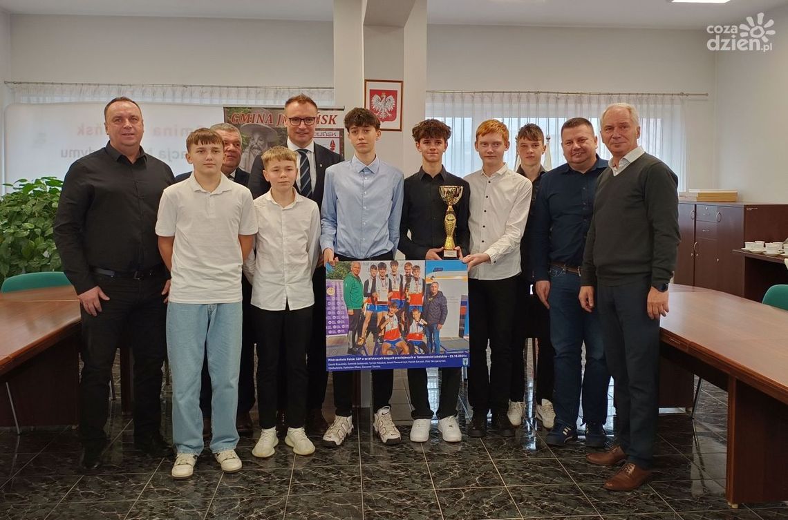 Młodzi zawodnicy z Jedlińska wicemistrzami Polski. Zostali nagrodzeni przez władze gminy