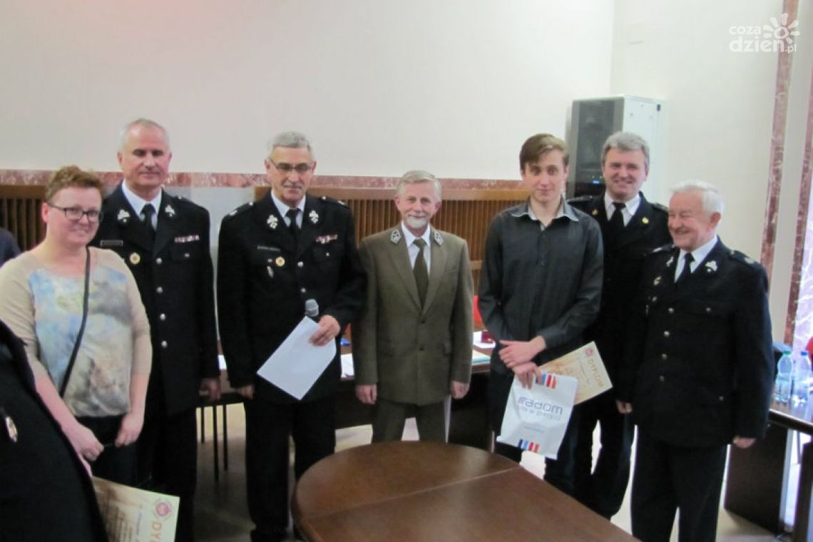 Młodzież błyszczała wiedzą o pożarnictwie Młodzież błyszczała wiedzą o pożarnictwie